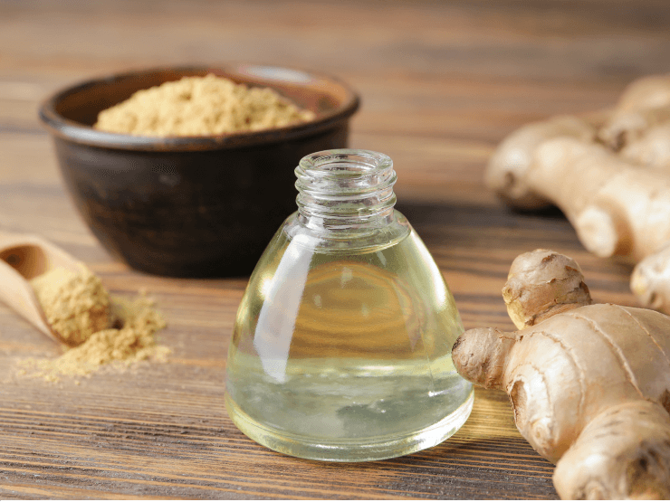 Bottiglia con olio essenziale di zenzero