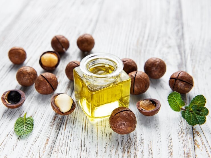 Noci di macadamia e olio da cucina