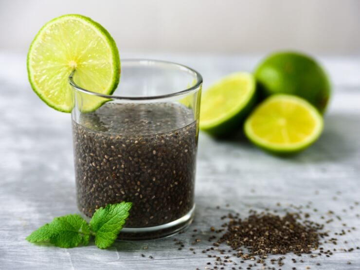 Semi di chia e acqua di lime